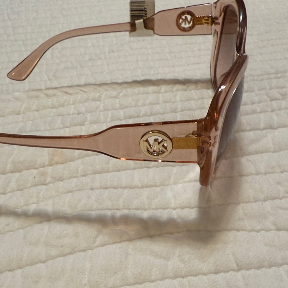Michael Kors Women's Rose-Tinted Sunglasses nwt case and lens wipe included.